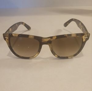 DIFF Eyewear, Kota sunglasses